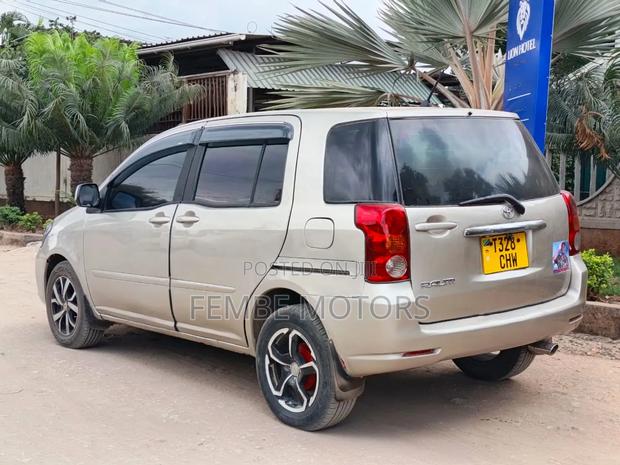 Toyota Raum 2005 Silver