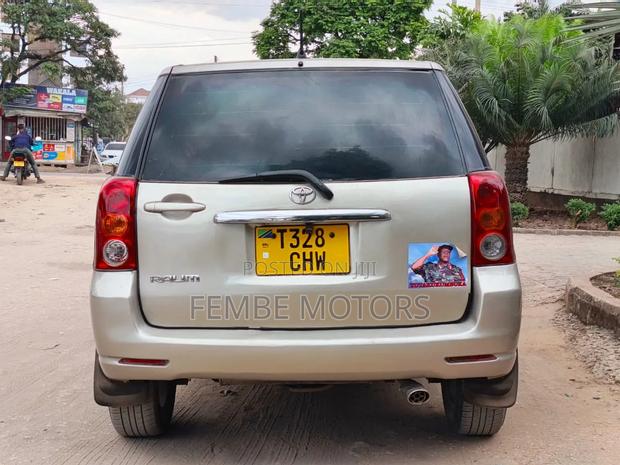 Toyota Raum 2005 Silver