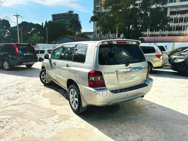 Toyota Kluger 2003 Silver