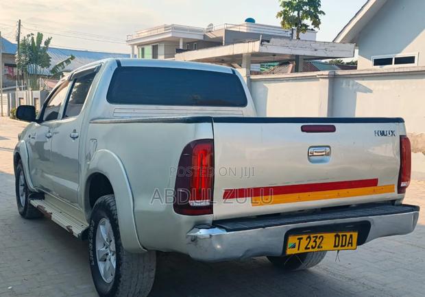 Toyota Hilux 2012 Silver