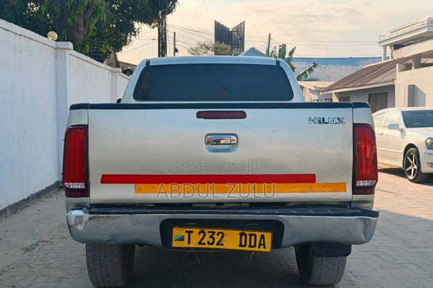 Toyota Hilux 2012 Silver