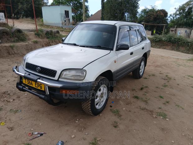 Toyota RAV4 1999 White