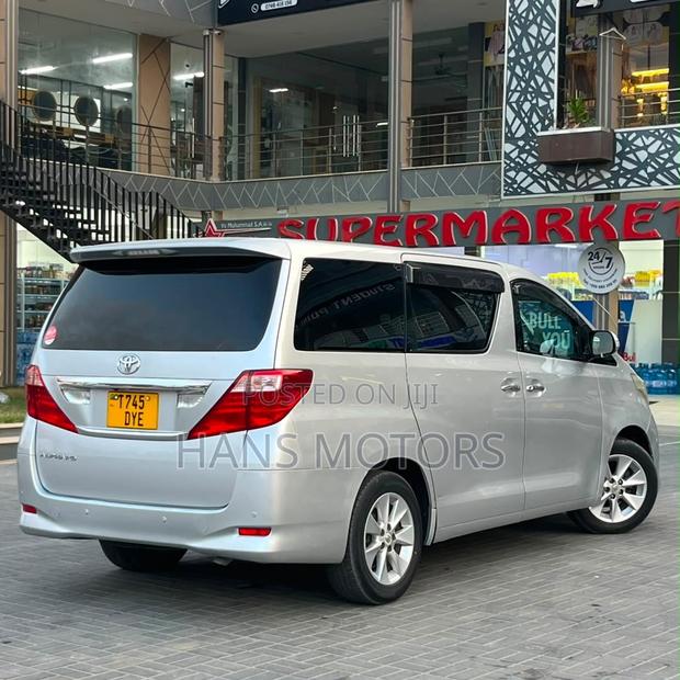 Toyota Alphard 2009 Silver