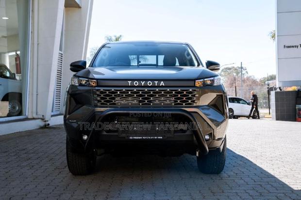 New Toyota Hilux SR (Diesel) 2026 Brown