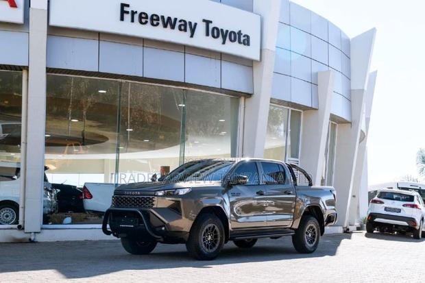 New Toyota Hilux SR (Diesel) 2026 Brown