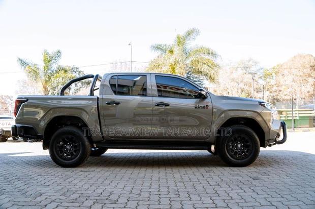 New Toyota Hilux SR (Diesel) 2026 Brown