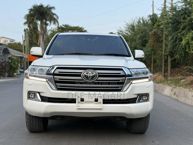 Toyota Land Cruiser 4.6 V8 VXR 2016 White