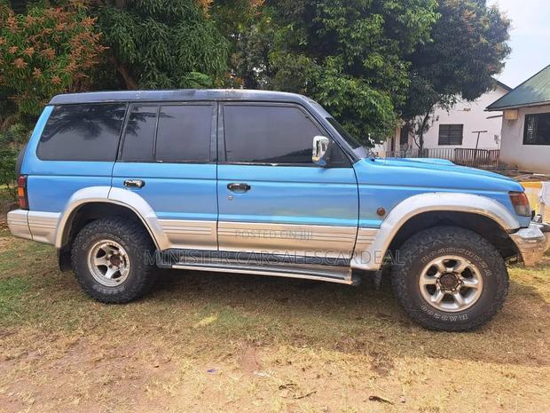 Mitsubishi Pajero 2004 Blue