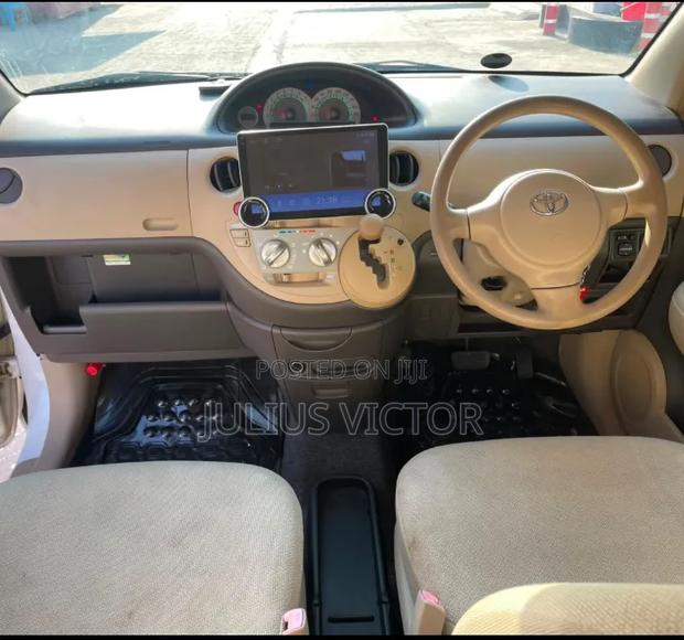 Toyota Sienta 2006 White