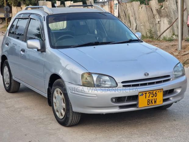 Toyota Starlet 1999 Silver
