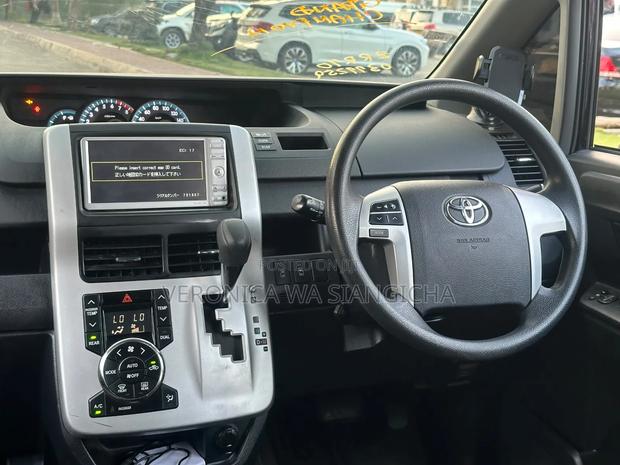 Toyota Noah 2011 Black