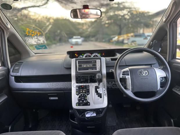 Toyota Noah 2011 Black