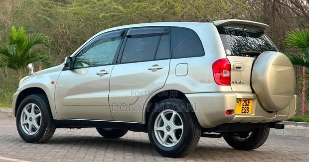 Toyota RAV4 Automatic 2003 Gold