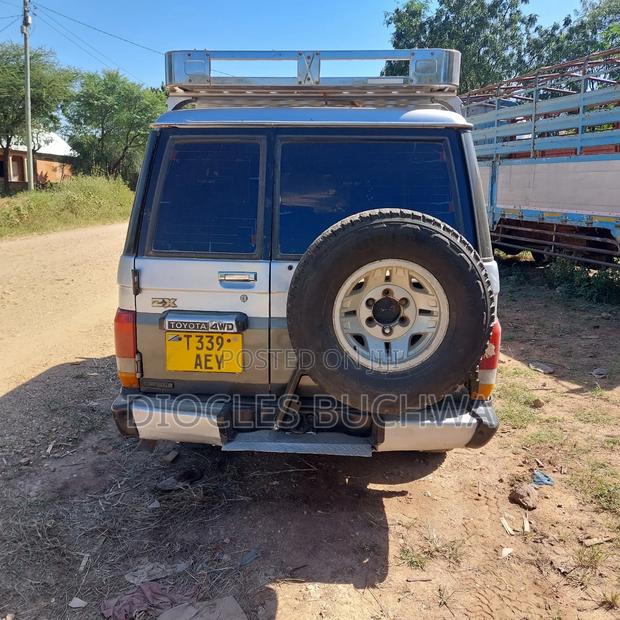 Toyota Land Cruiser Prado 2006 Gray