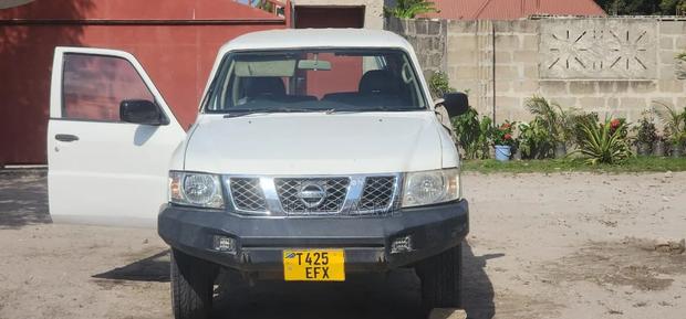 Nissan Patrol 1999 White