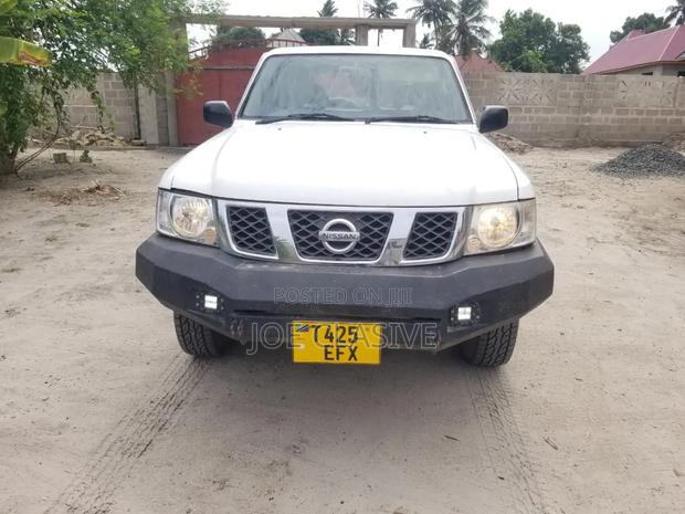 Nissan Patrol 1999 White