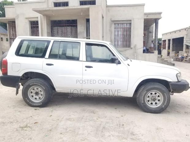 Nissan Patrol 1999 White