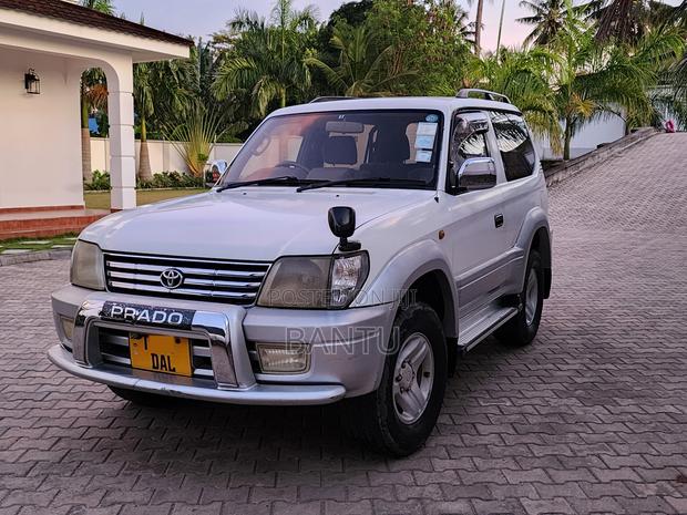 Toyota Land Cruiser Prado 1999 White