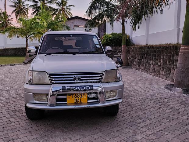 Toyota Land Cruiser Prado 1999 White