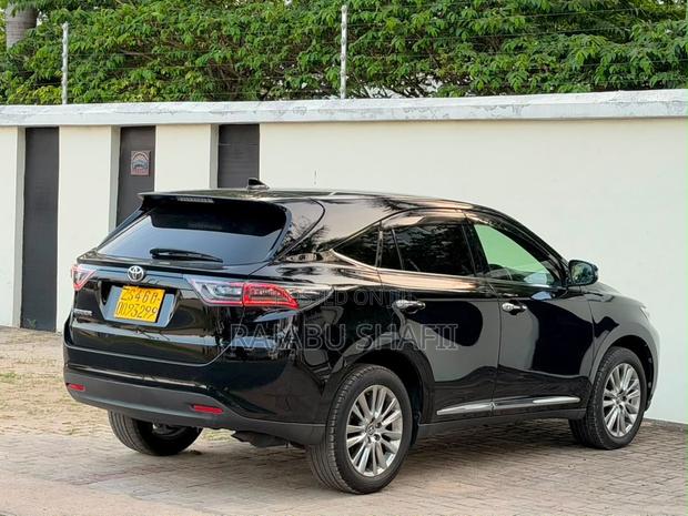 Toyota Harrier 2.0 2016 Black