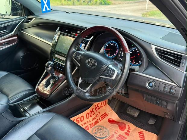 Toyota Harrier 2.0 2016 Black