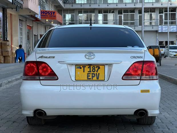 Toyota Crown 2006 White