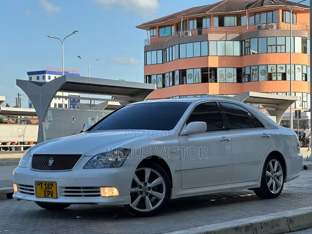 Toyota Crown 2006 White