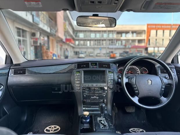 Toyota Crown 2006 White
