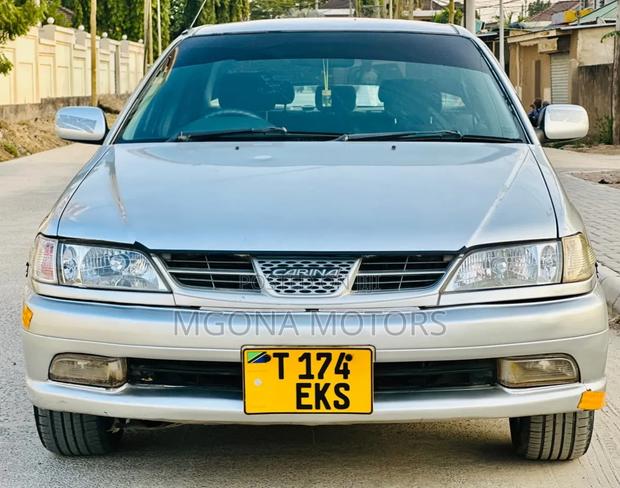 Toyota Carina 2000 Silver