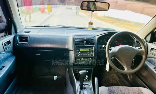 Toyota Carina 2000 Silver