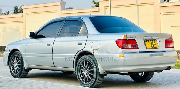 Toyota Carina 2000 Silver