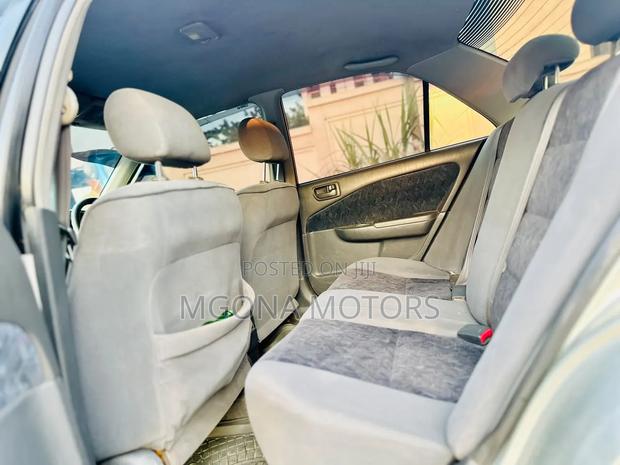 Toyota Carina 2000 Silver