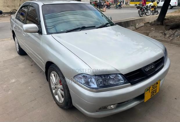 Toyota Carina 2000 Silver