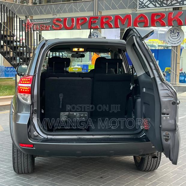 Toyota Vanguard 2010 Gray
