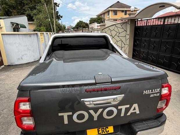 Toyota Hilux Revo Double Cab Deisel 2.8 AWD 2018 Gray