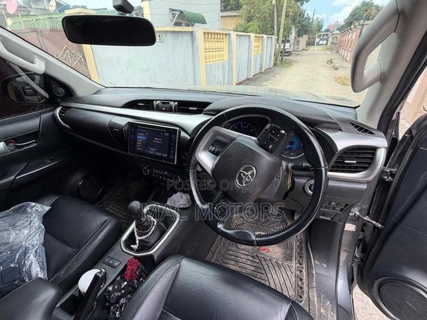 Toyota Hilux Revo Double Cab Deisel 2.8 AWD 2018 Gray