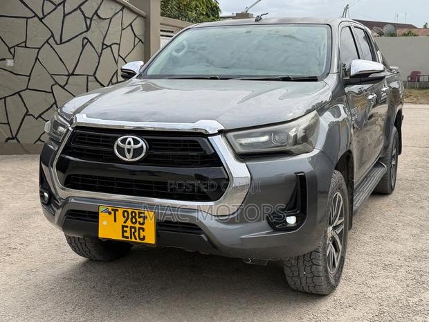 Toyota Hilux Revo Double Cab Deisel 2.8 AWD 2018 Gray