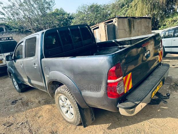 Toyota Hilux 2015 Gray