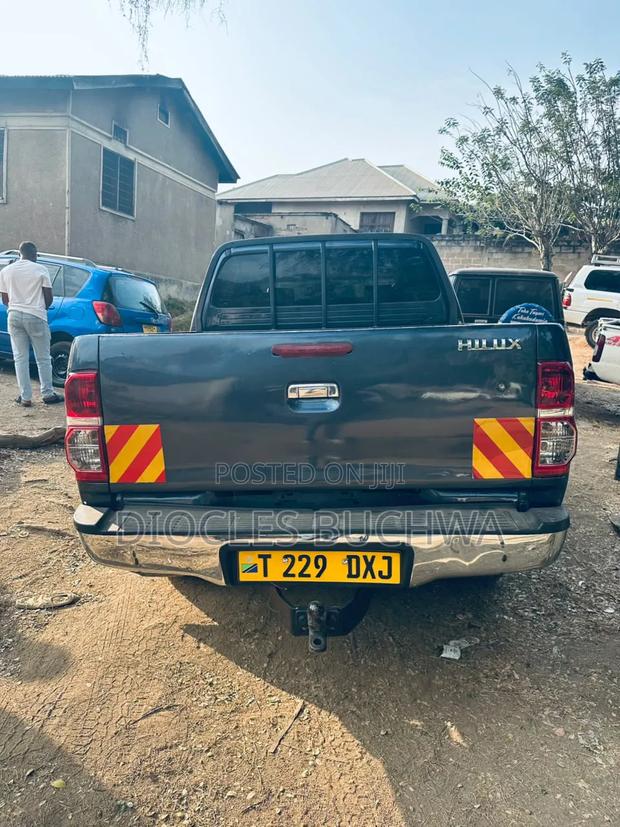 Toyota Hilux 2015 Gray
