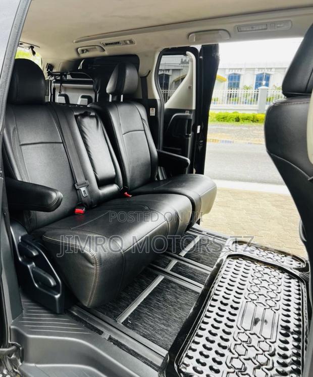 Toyota Vellfire 2009 Maroon