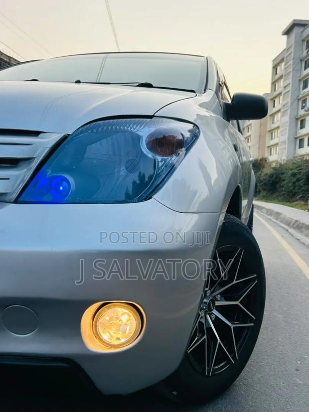 Toyota IST 2004 Silver
