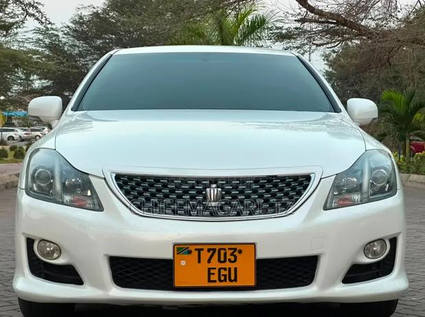 Toyota Crown 2009 Off white