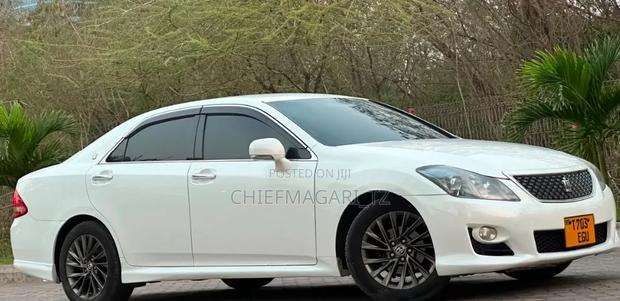 Toyota Crown 2009 Off white