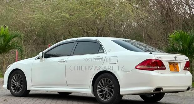 Toyota Crown 2009 Off white