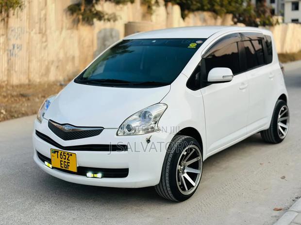 Toyota Ractis 2009 White