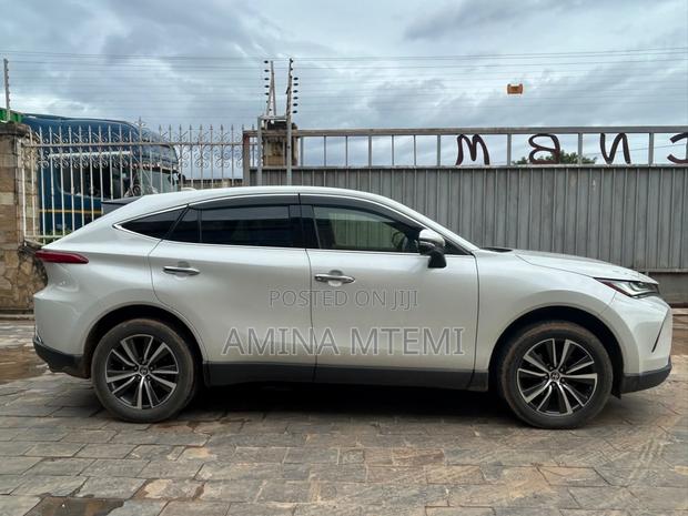 Toyota Harrier 2.0 4WD 2020 White