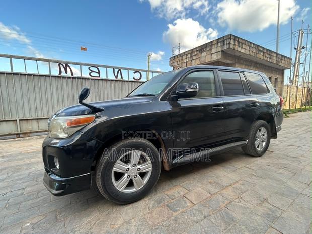 Toyota Land Cruiser 4.6 V8 GX 2017 Black