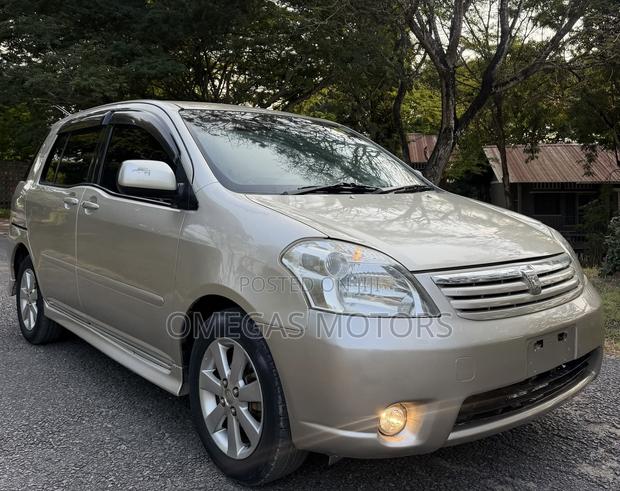 Toyota Raum 1.5 FWD 2004 Silver