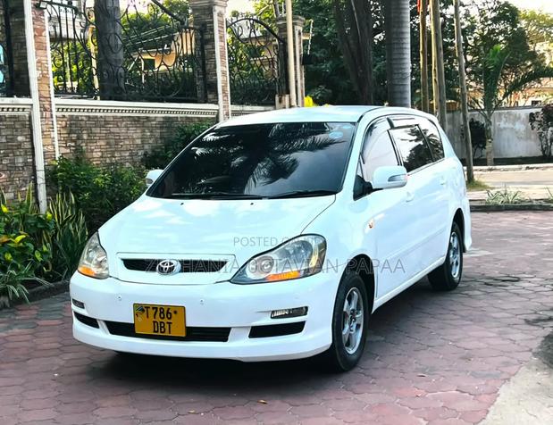 Toyota Ipsum 2004 White