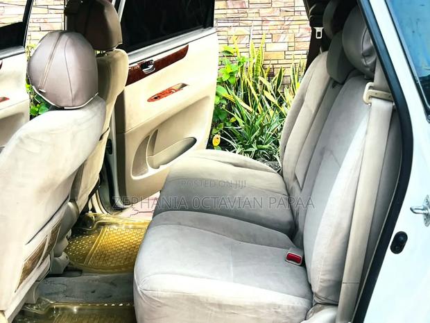 Toyota Ipsum 2004 White
